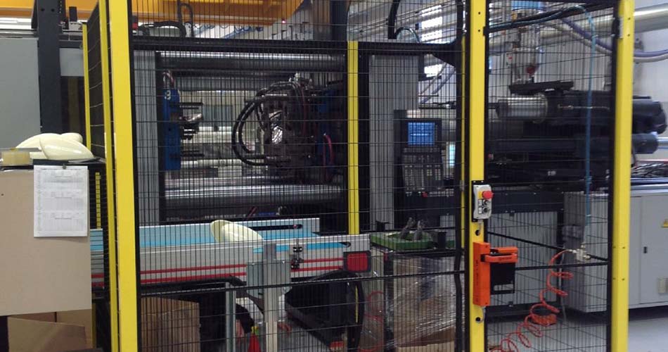 Accessafe La sicurezza funzionale per l’adeguamento di una linea presse ad iniezione per stampi termoplastici