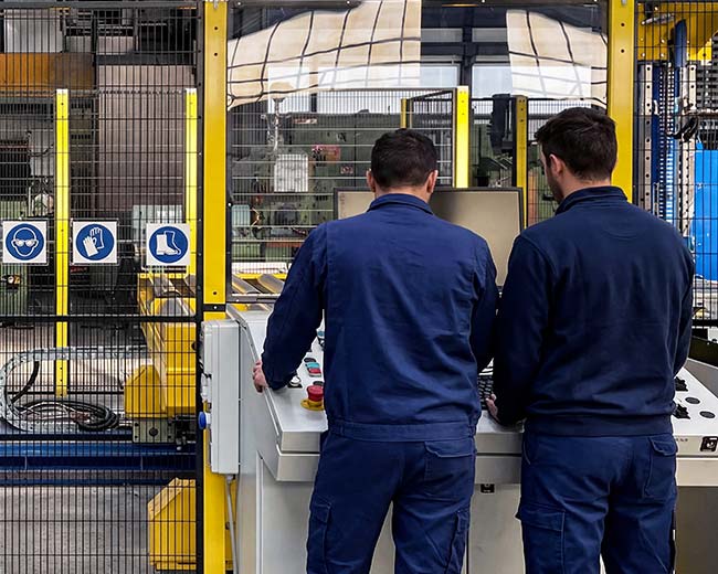 Ingegneri utilizzano il software C-MON-SAFE di Accessafe