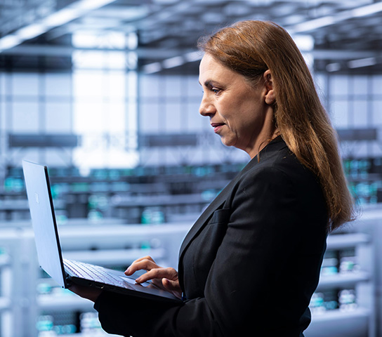 Ingegnere utilizza il software C-MON-SAFE di Accessafe