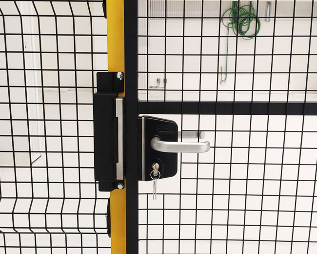 Maniglia porta protezione perimetrale