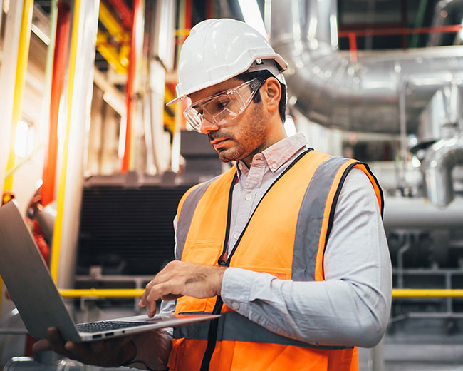 Operatore utilizza i software di Accessafe